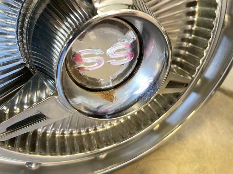 #5358-•-set-of-(4)-1963-impala-s/s-hubcaps-(las-cruces,-nm)-image-10