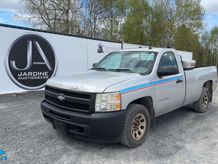 2011-chevrolet-silverado-1500-image-1