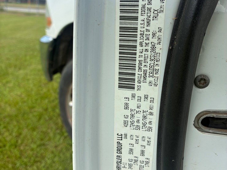 2012-dodge-2500-image-14