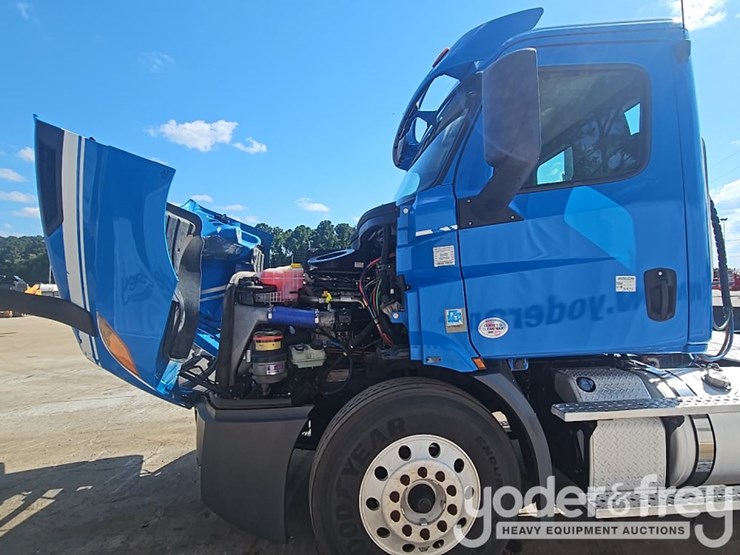 2019-freightliner-cascadia-116-image-18