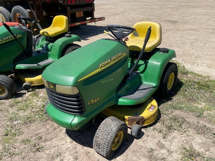 john-deere-lt133-image-1