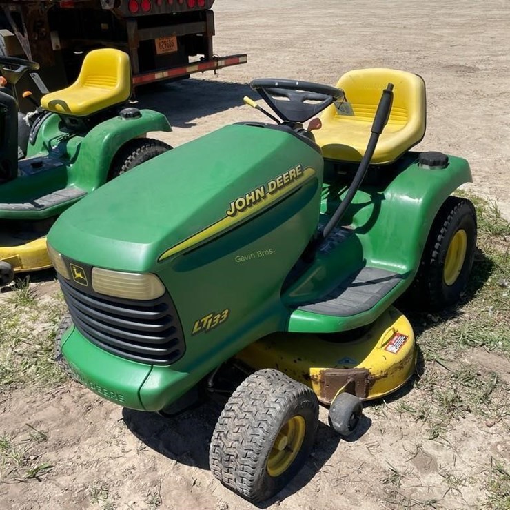 JOHN DEERE LT133