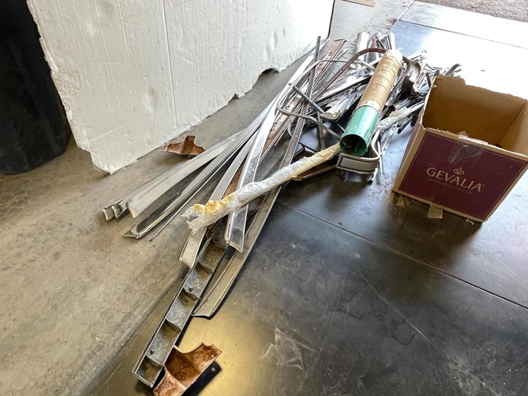 #5398-•-huge-lot-of-classic-car-chrome-trim-(las-cruces,-nm)-image-3