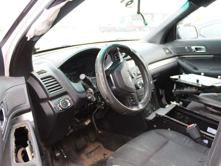 2016-ford-explorer-image-7