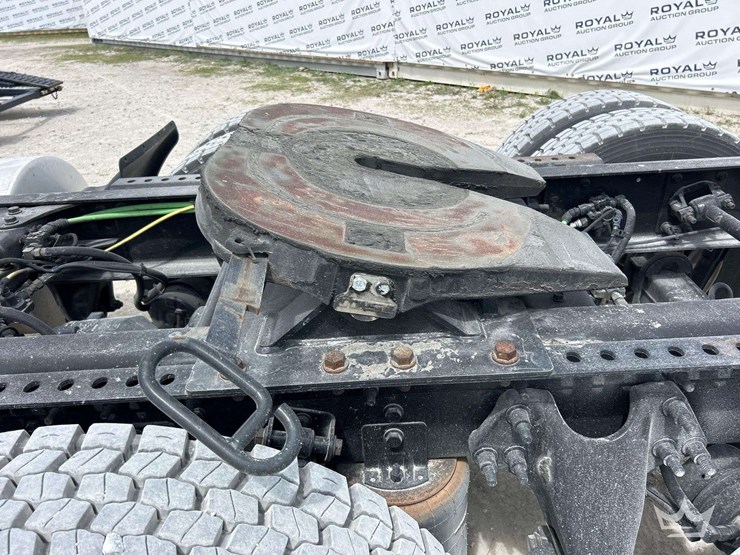 2021-international-rh613-t/a-day-cab-truck-tractor-image-28