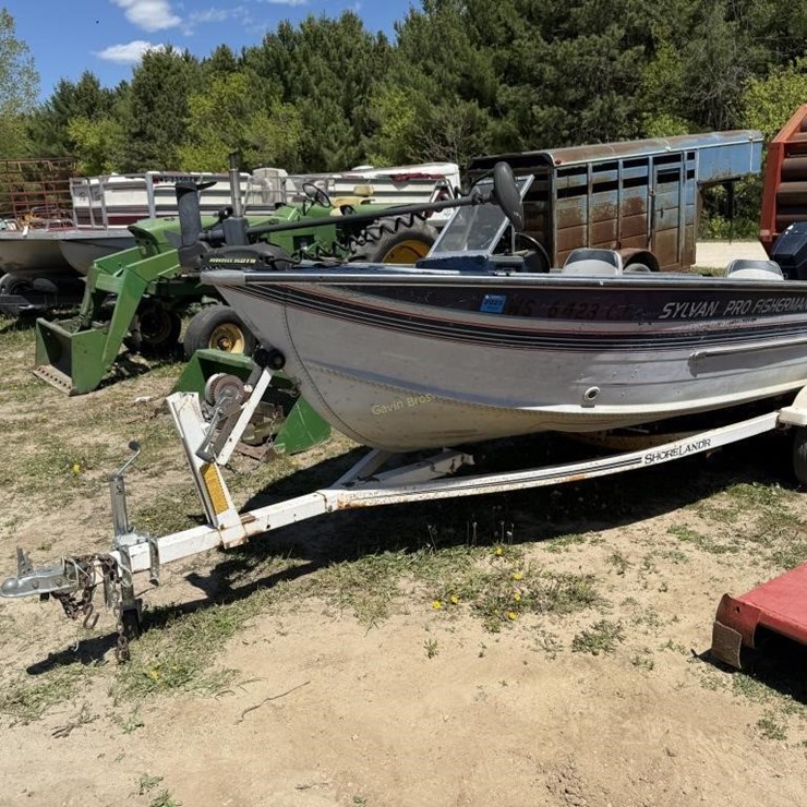 1990 Sylvan Pro Fisherman 16' Boat