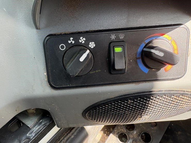 2022-bobcat-t550-image-17