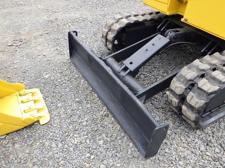 komatsu-pc28uu-image-11