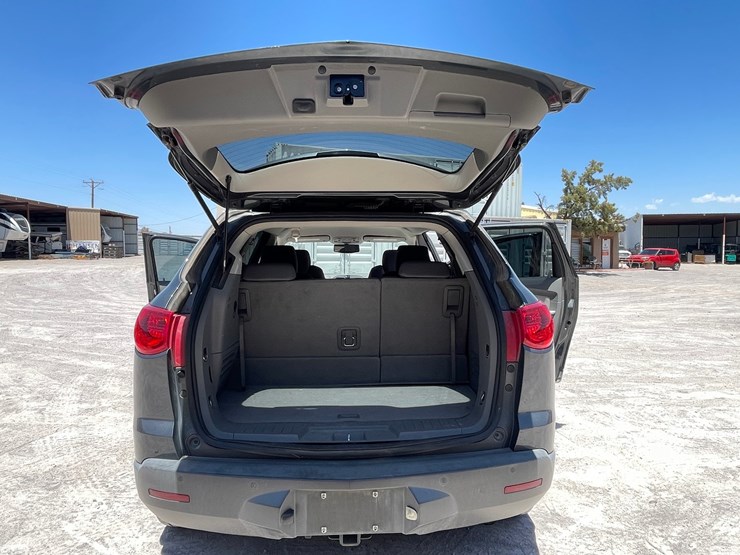 2011-chevrolet-traverse-image-42