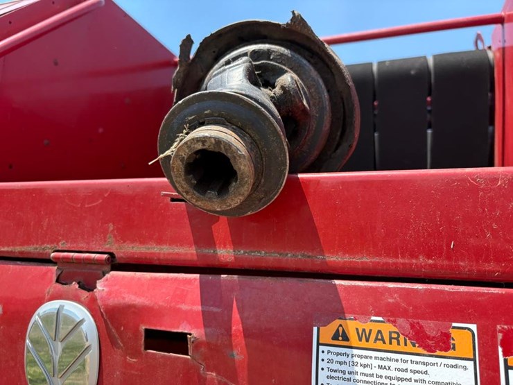 new-holland-br7060-image-4