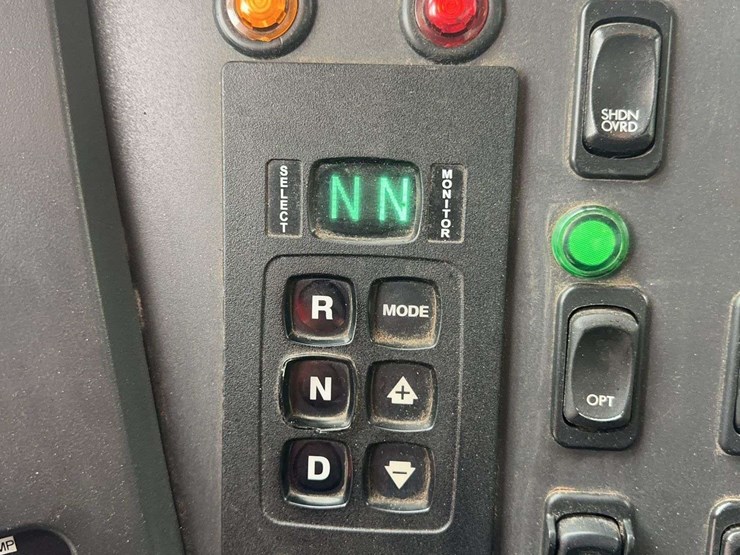2016-freightliner-114sd-image-26