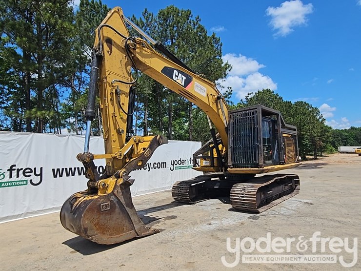 2016-caterpillar-323fl-image-1