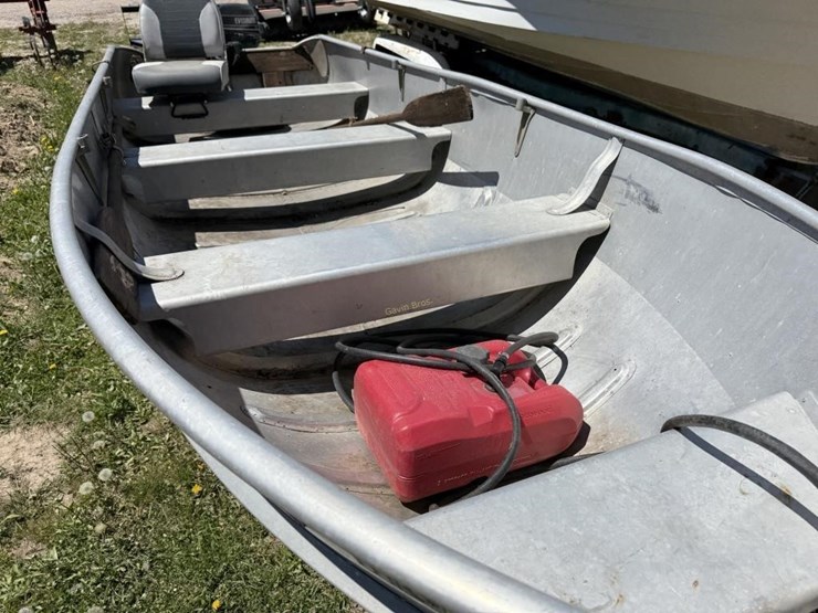 13.5'-aluminum-fishing-boat-image-5