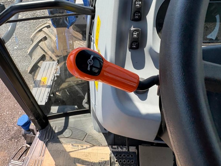new-holland-workmaster-120-image-31