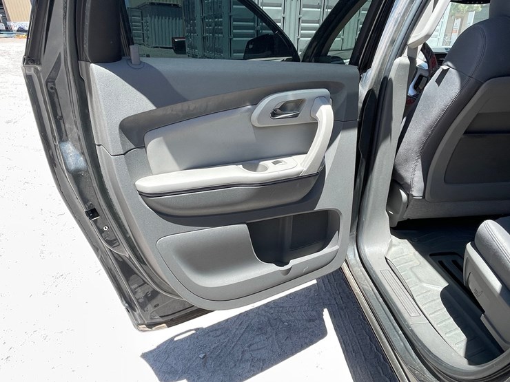 2011-chevrolet-traverse-image-49
