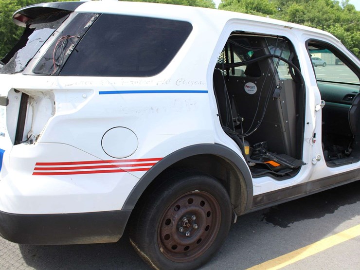 2016-ford-explorer-image-3