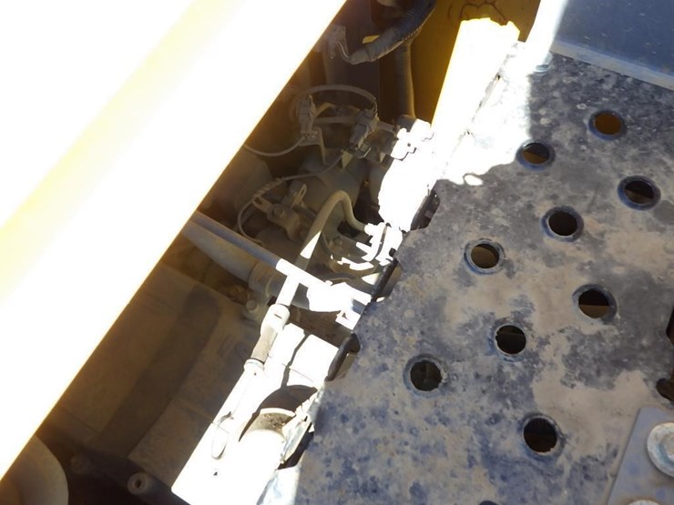 deere-245g-lc-image-38
