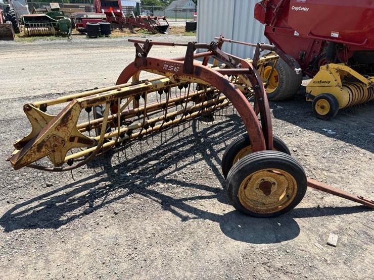 new-holland-258-image-3