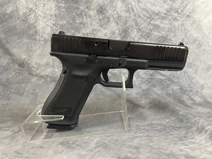 #10287-•-glock-17-gen-5-9mm-luger-pistol,-sn:-albx074-image-1