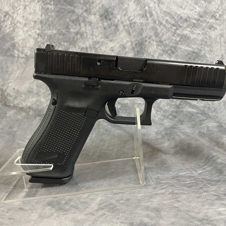 #10287 • Glock 17 Gen 5 9mm Luger Pistol, SN: ALBX074
