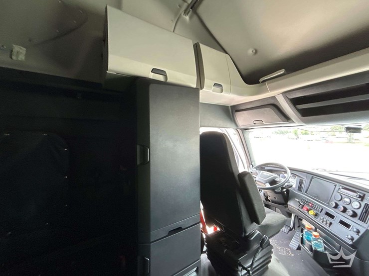 2024-freightliner-cascadia-126-image-19