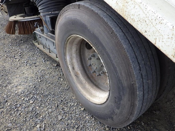 2003-freightliner-fc70-image-29