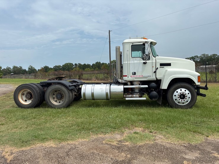 2013-mack-pinnacle-chu613-image-4