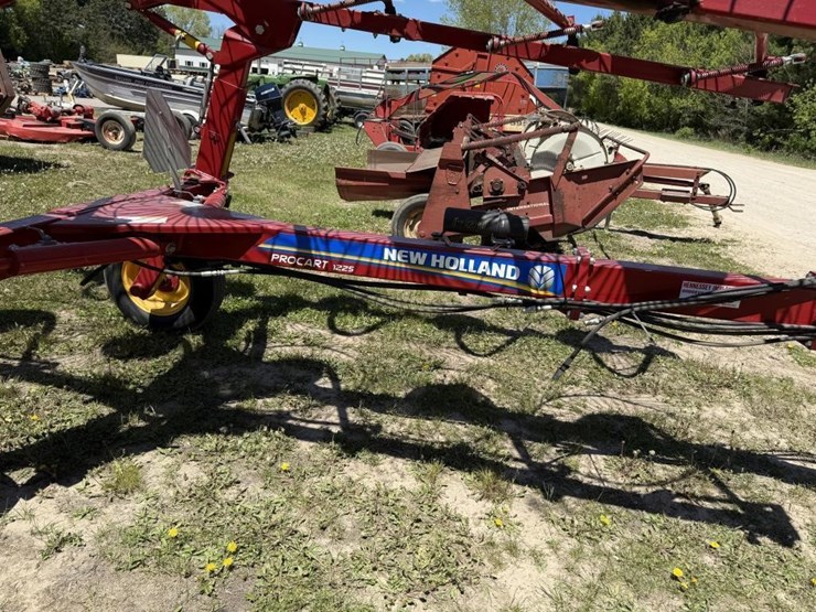 new-holland-1225-image-5