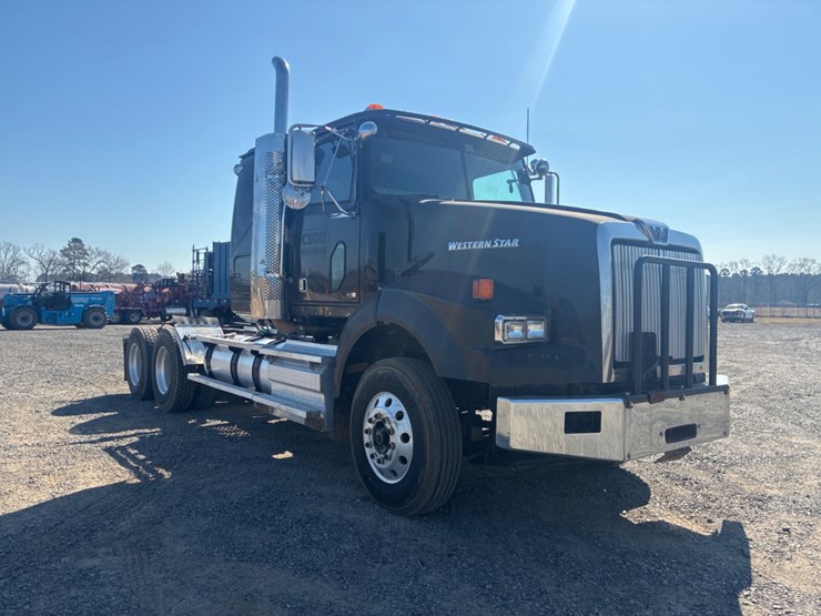 2012-western-star-4900sa-image-4
