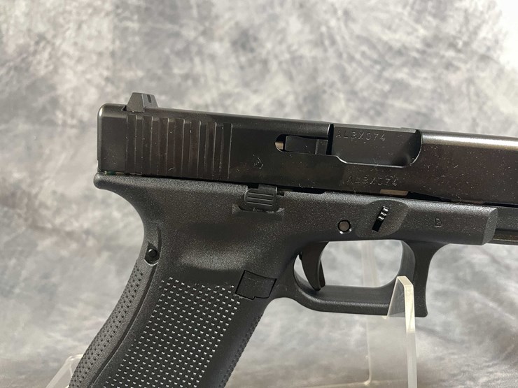 #10287-•-glock-17-gen-5-9mm-luger-pistol,-sn:-albx074-image-4