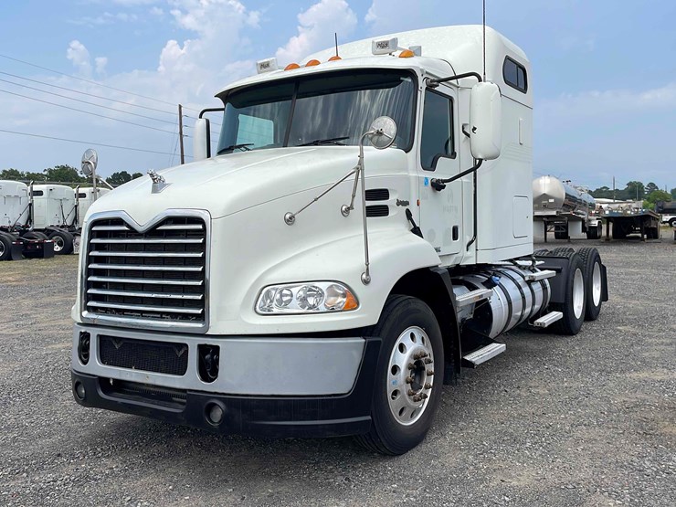 2014-mack-cxu613-image-1