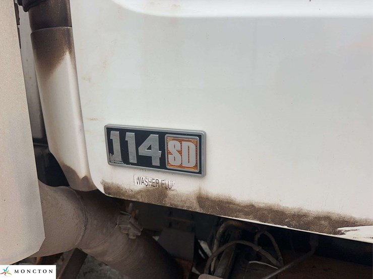 2016-freightliner-114sd-image-14