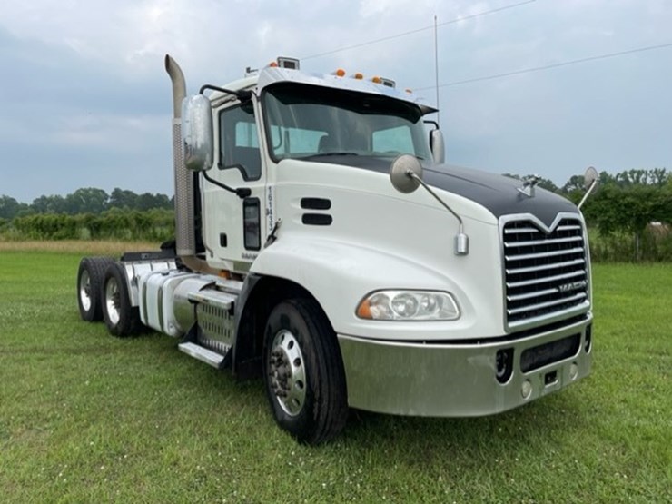 2016-mack-cxu613t-image-2