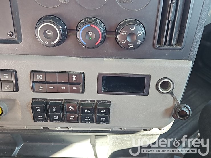 2019-freightliner-cascadia-116-image-45