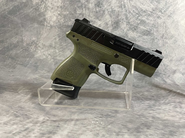 #10289-•-beretta-apx-a1-carry-9mm-luger-pistol,-sn:-axc181596-image-1