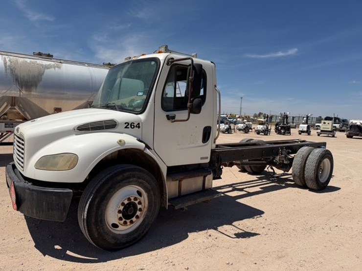 2008-freightliner-m2-cab-&-chassis-image-1