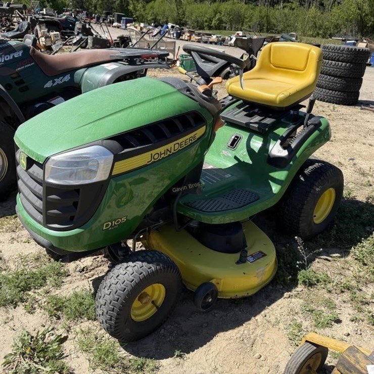 JOHN DEERE D105