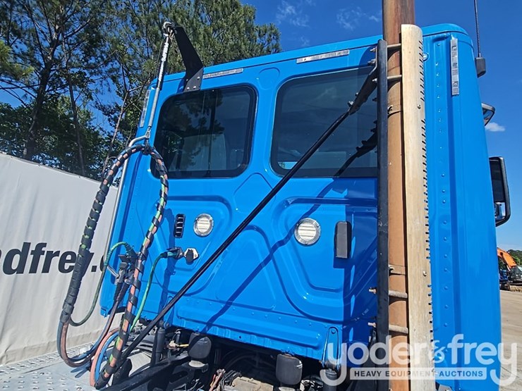 2019-freightliner-cascadia-116-image-35