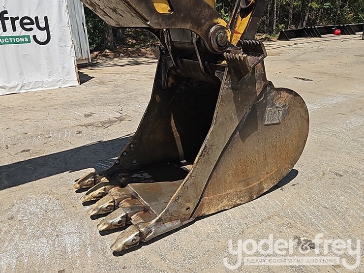 2016-caterpillar-323fl-image-9