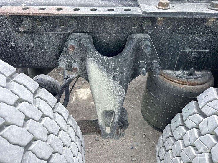 2021-international-rh613-t/a-day-cab-truck-tractor-image-29