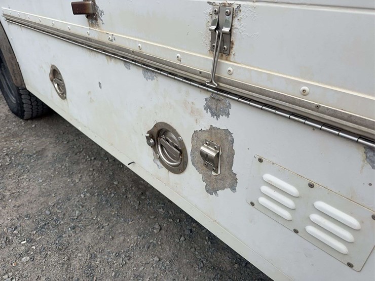 2004-ford-e450-image-15