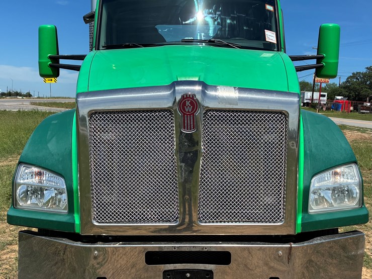 2020-kenworth-t880-image-2