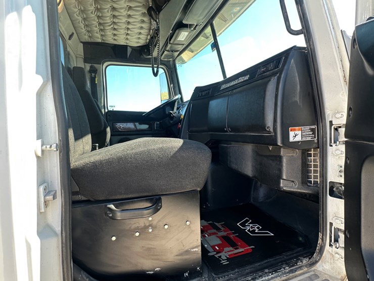 2022-western-star-dump-truck-image-13
