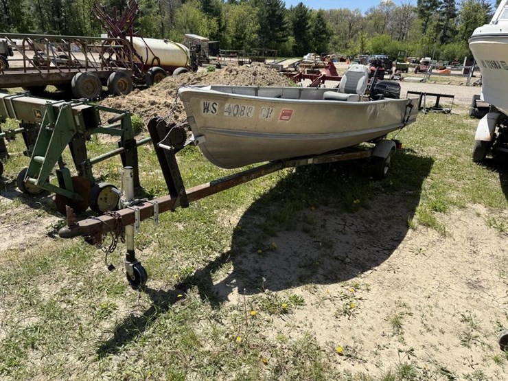 13.5'-aluminum-fishing-boat-image-1