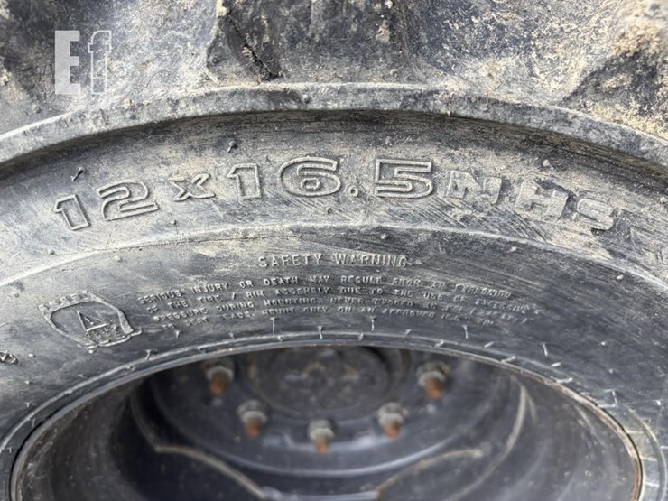new-holland-l220-image-8