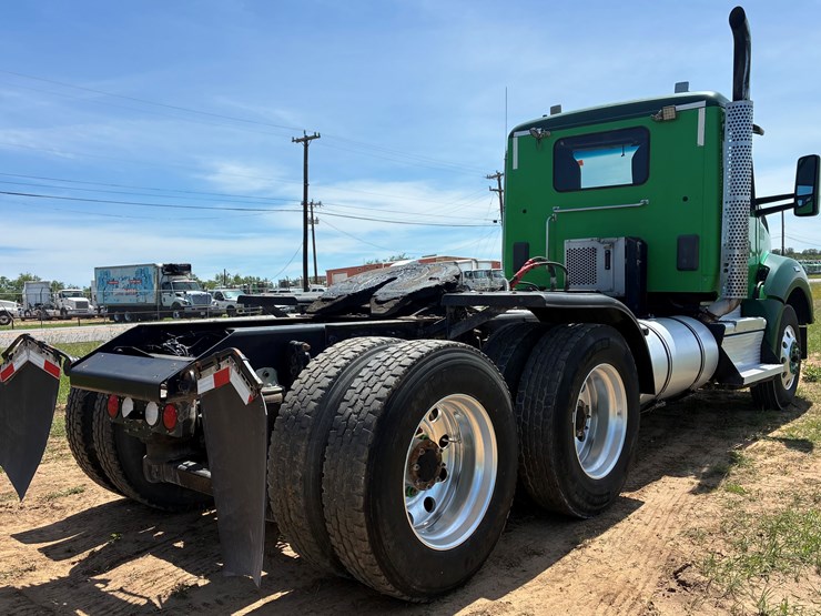 2020-kenworth-t880-image-4