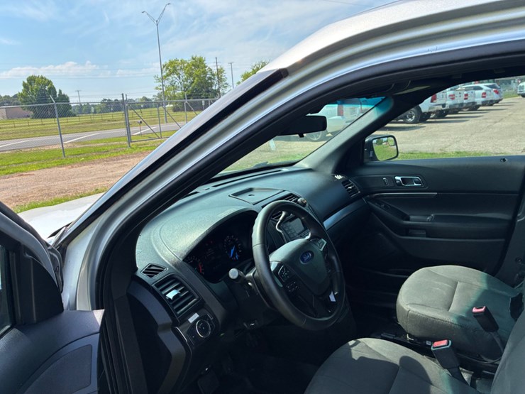 2017-ford-explorer-image-9