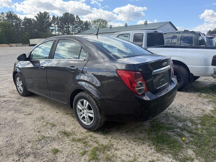 2014-chevrolet-sonic-lt-car-image-4