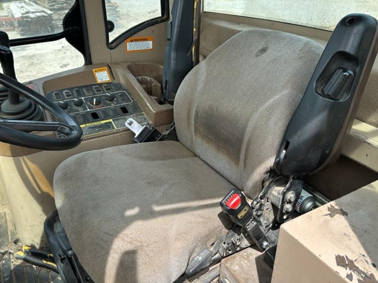 2001-john-deere-444h-image-39