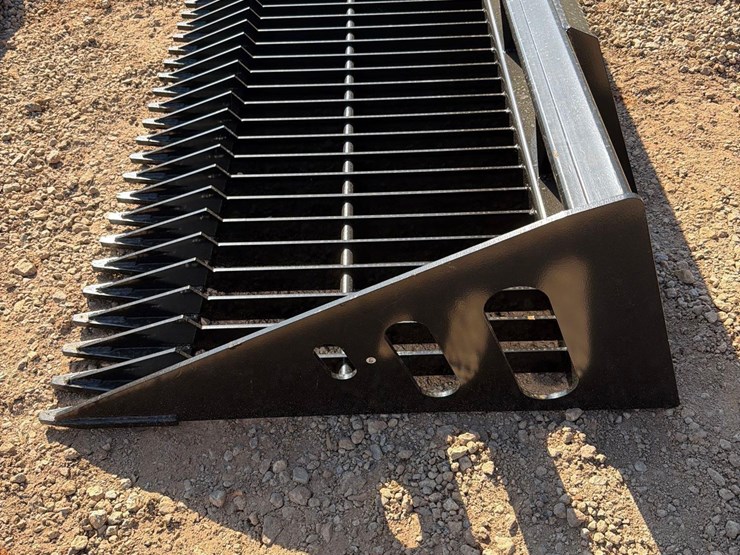 unused-wolverine-78"-skid-steer-sieve-shovel-image-3